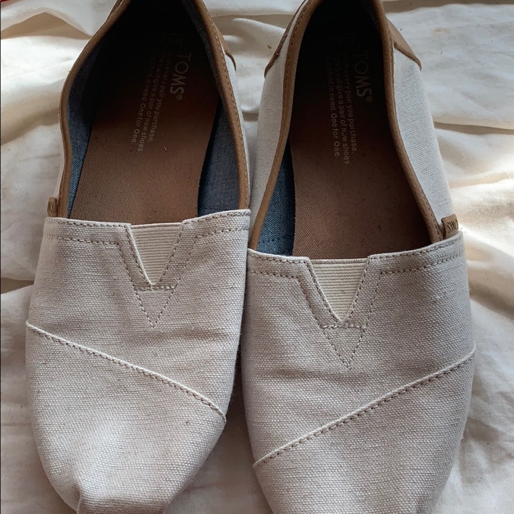 Size 8.5 Tom shoes